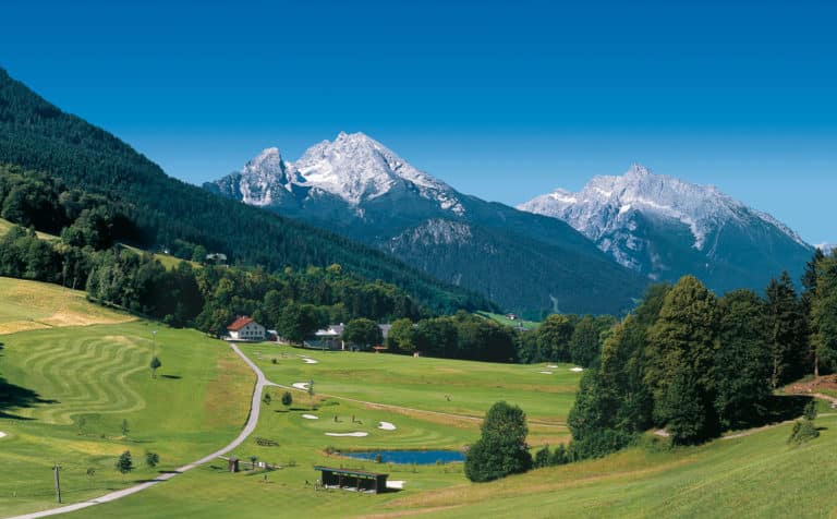 Golfplatz Berchtesgaden, Obersalzberg, Im Hintergrunfd Watzmann und Hochkaler Massiv